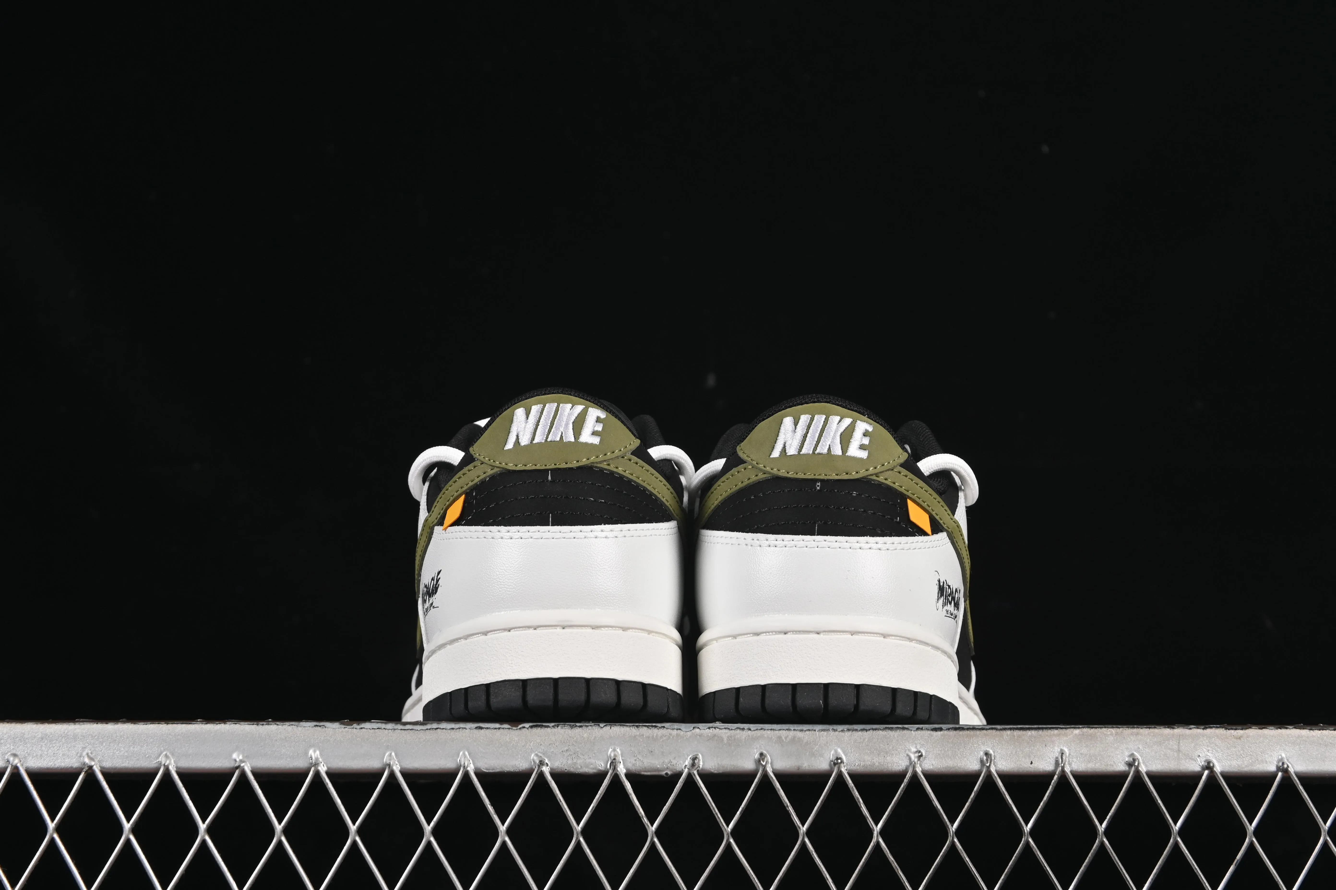 All categories Nk SB Dunk Series Nk SB Dunk Low High-end customized low-top sneakers Nike SB Dunk Low "Just Do It" Strap anniversary high-end customized low-top casual sneakers WG0414-024